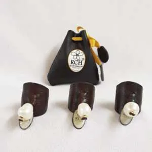 Anillo en piel con perla