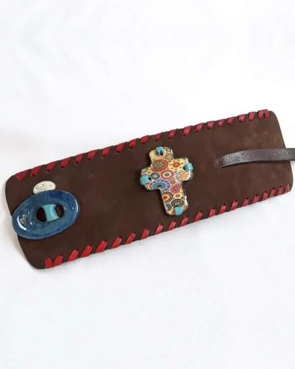 Brazalete crucifijo