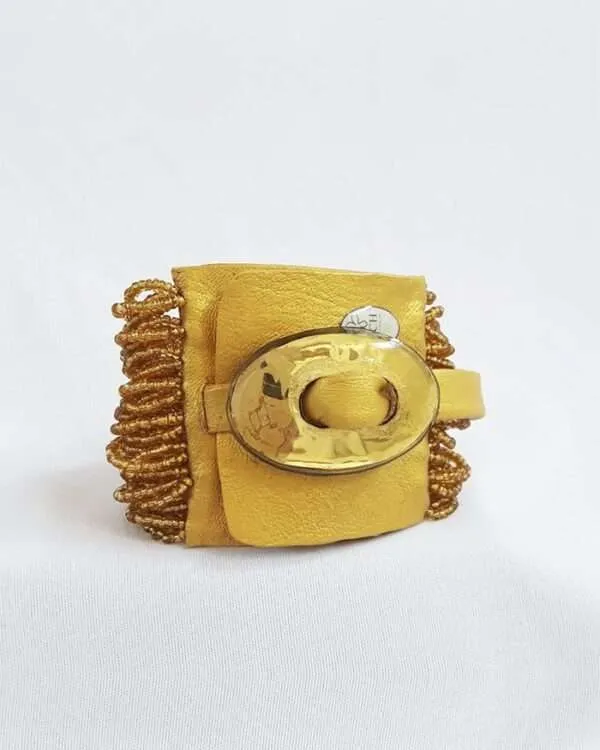 Brazalete de mostacilla dorado