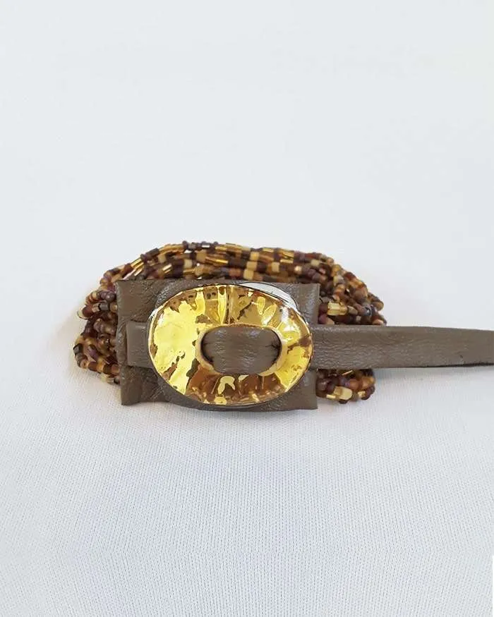 Brazalete de mostacilla y canutillo checo marrón