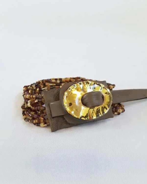 Brazalete de mostacilla y canutillo checo marrón