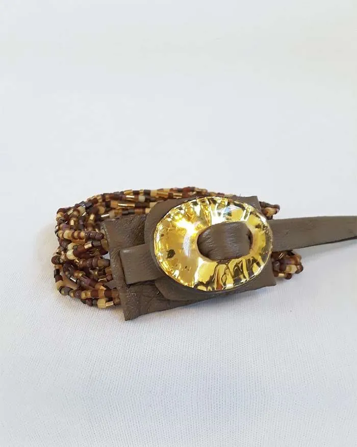 Brazalete de mostacilla y canutillo checo marrón