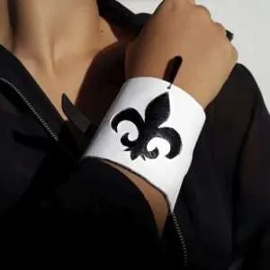 Brazalete flor de lis