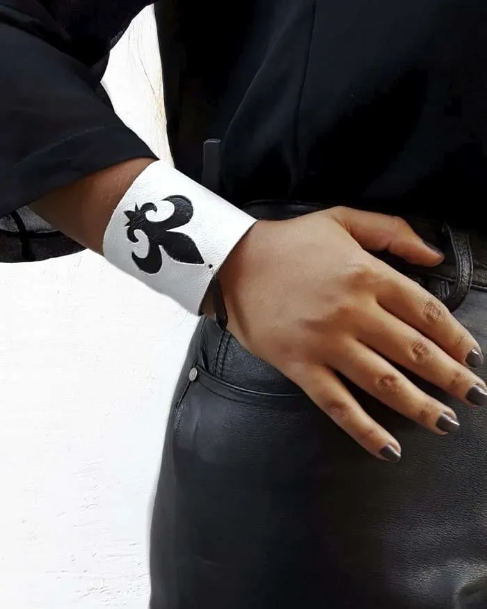 Brazalete flor de lis