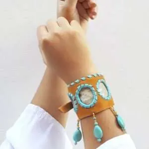 Brazalete turquesas colgantes