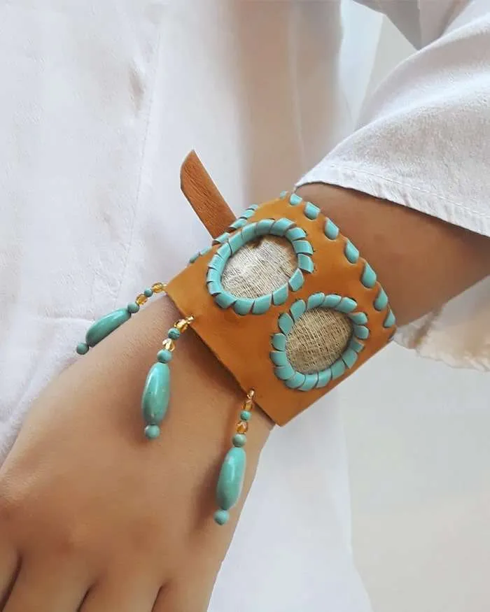 Brazalete turquesas colgantes