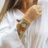 Brazalete turquesas colgantes